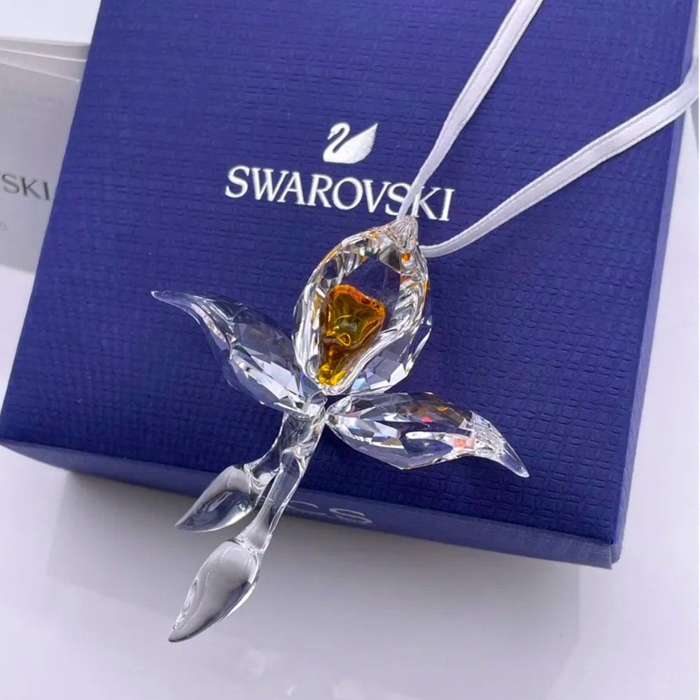 SWAROVSKI CRYSTAL